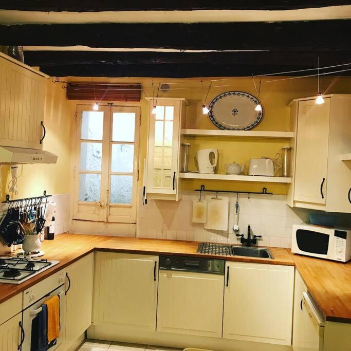 Historic French Townhouse Villa Saint-Thibery Bagian luar foto